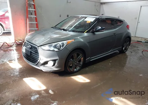 2015 Hyundai Veloster Turbo z USA, uszkodzony, nr VIN KMHTC6AE4FU237783